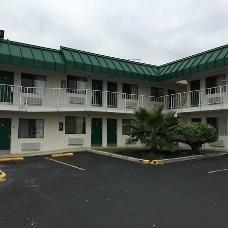 Q Lodging Extended Stay Сан-Антонио Экстерьер фото