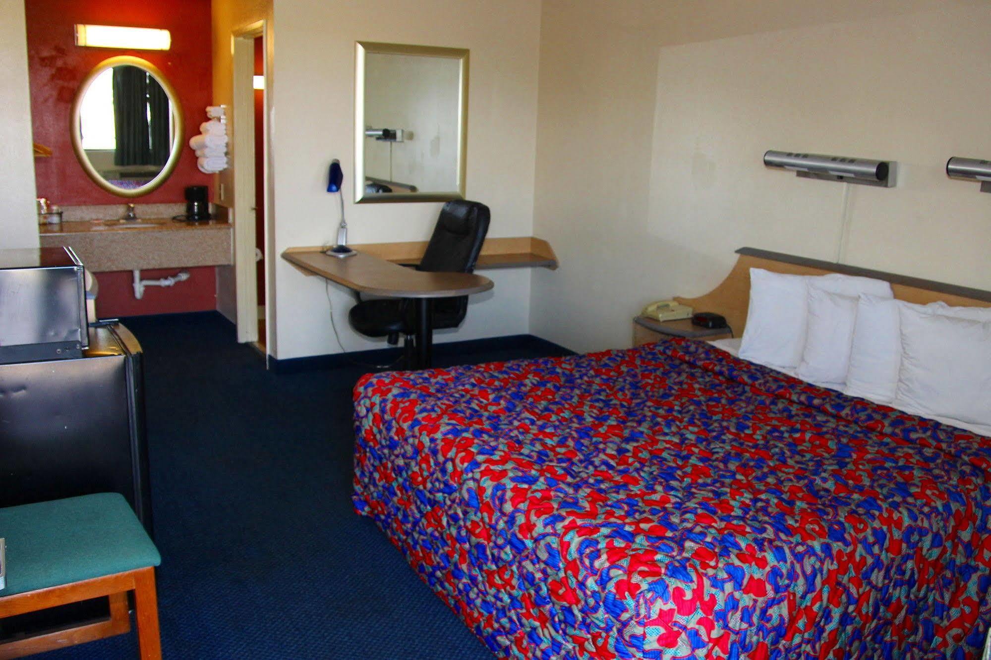 Q Lodging Extended Stay Сан-Антонио Экстерьер фото