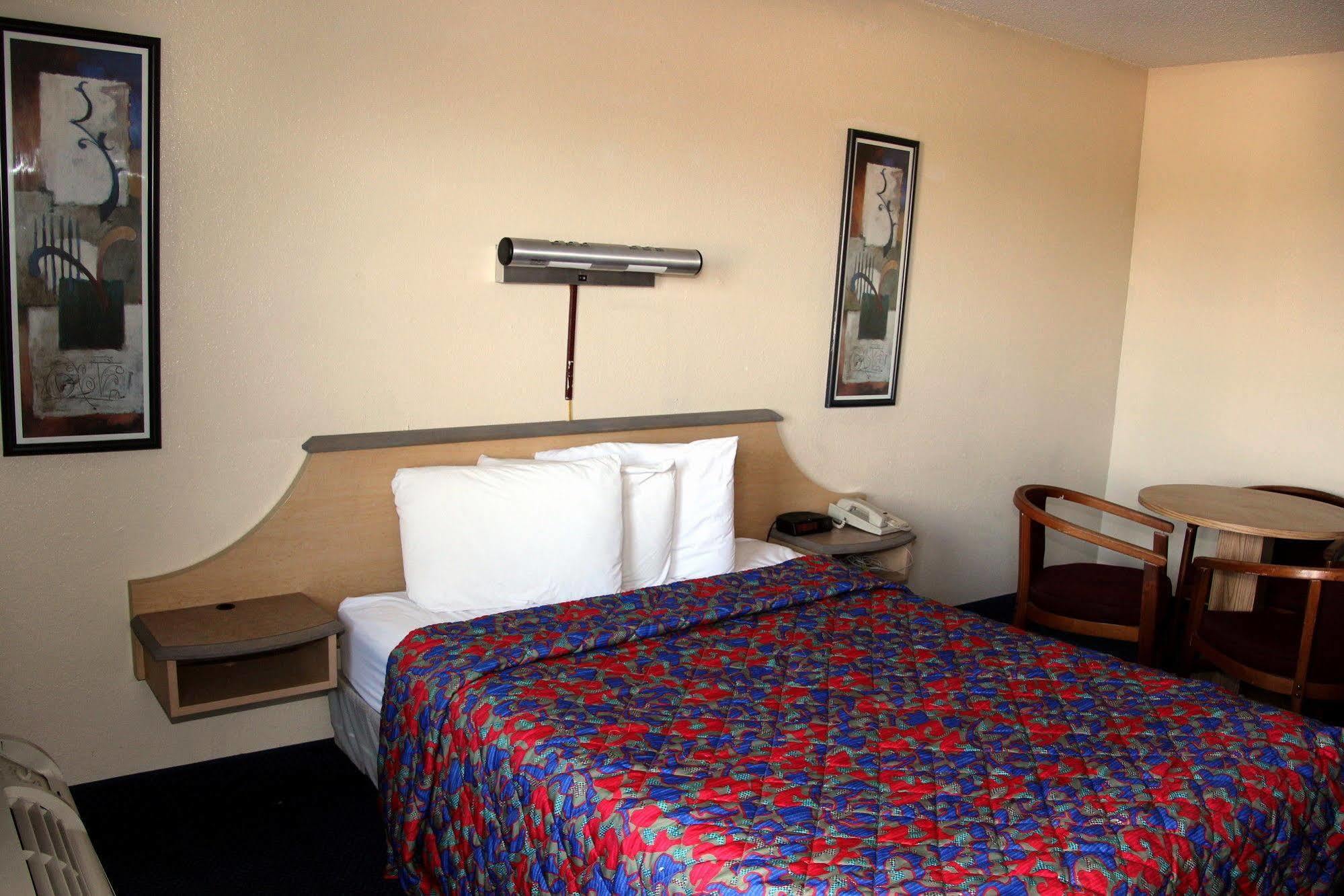 Q Lodging Extended Stay Сан-Антонио Экстерьер фото